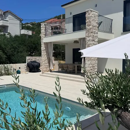 2026 Brand New - Orkula Rab With Heated Pool, Gym & Sea View فيلة *
