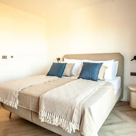 2026 Brand New - Orkula Rab With Heated Pool, Gym & Sea View Vilă