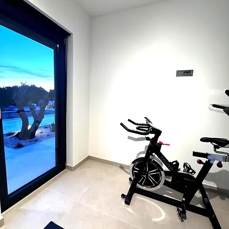 Vilă 2026 Brand New - Orkula Rab With Heated Pool, Gym & Sea View Rab Town